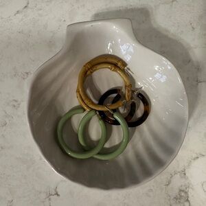 3/$10 🌼 Three Pairs of Earrings